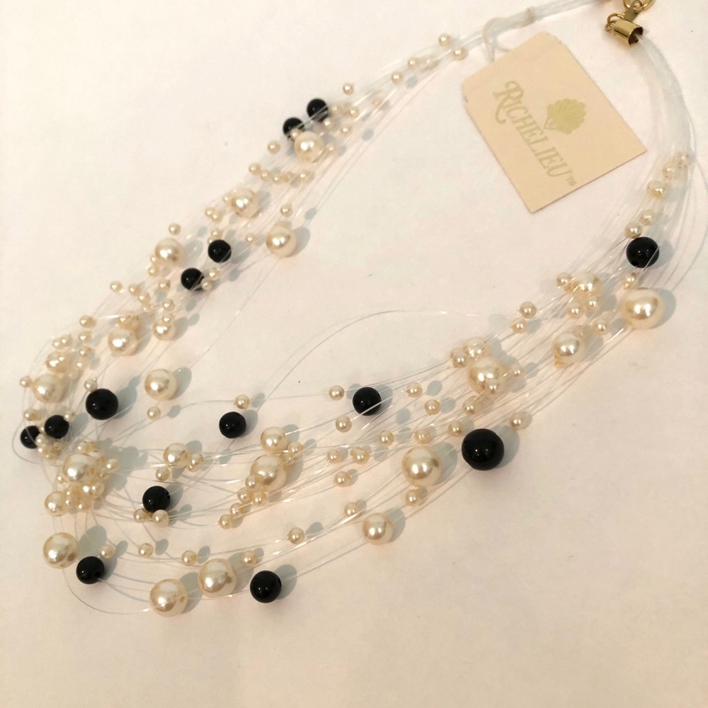 Richelieu light pearl and black bead necklace
